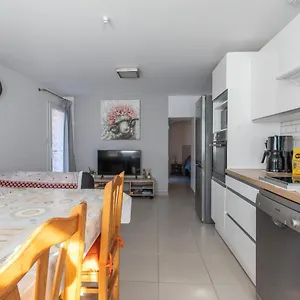Appartement Le Bélier 2nd étage Avec Balcon Au Centre D'embrun, Embrun