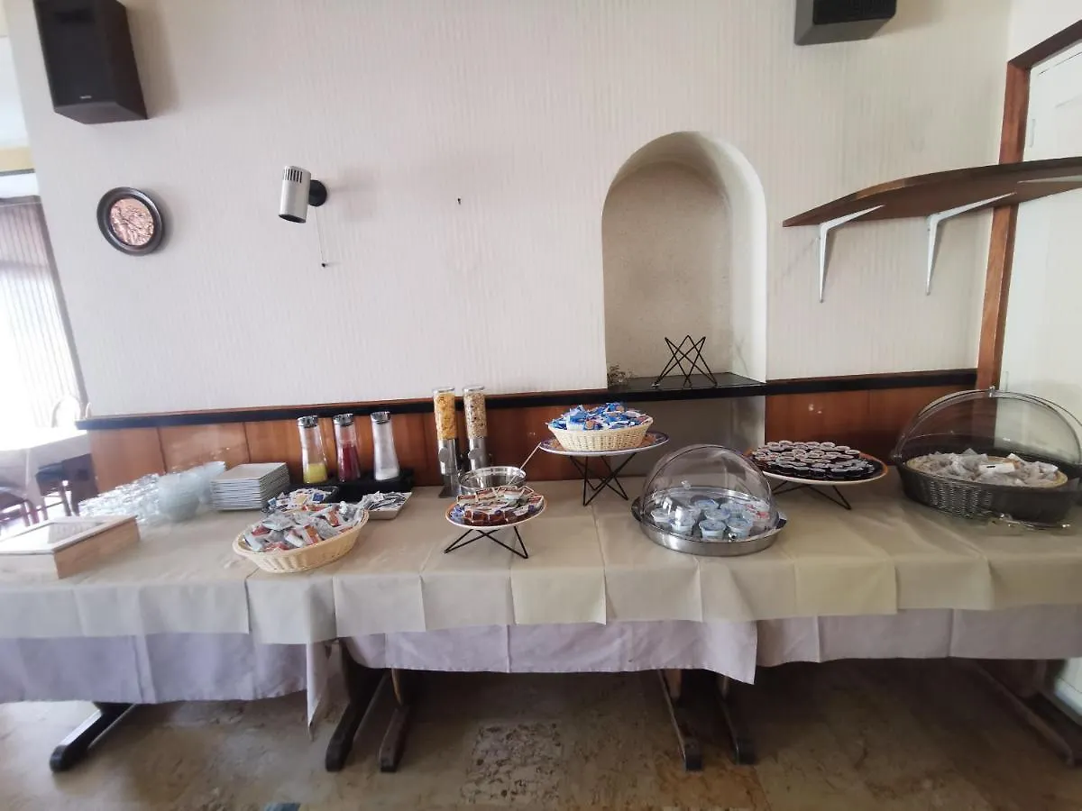 Hotel Le Tourisme Embrun 0*,  France